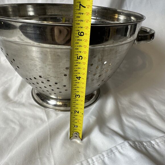 STAINLESS STEEL 18/10 - HEAVY DUTY - 5 Qt. 10" COLANDER WITH HANDLES & BASE‎ - Picture 8 of 12